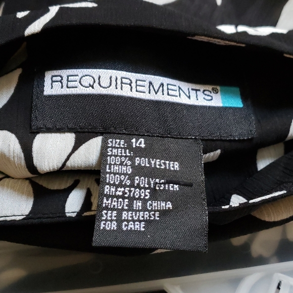 Requirements Skirt - Picture 3 of 4